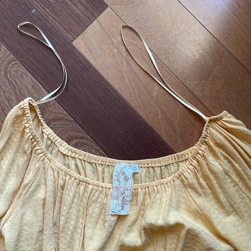 Sadie and Sage Yellow Off the Shoulder Crop Top, size small - Picture 5 of 10
